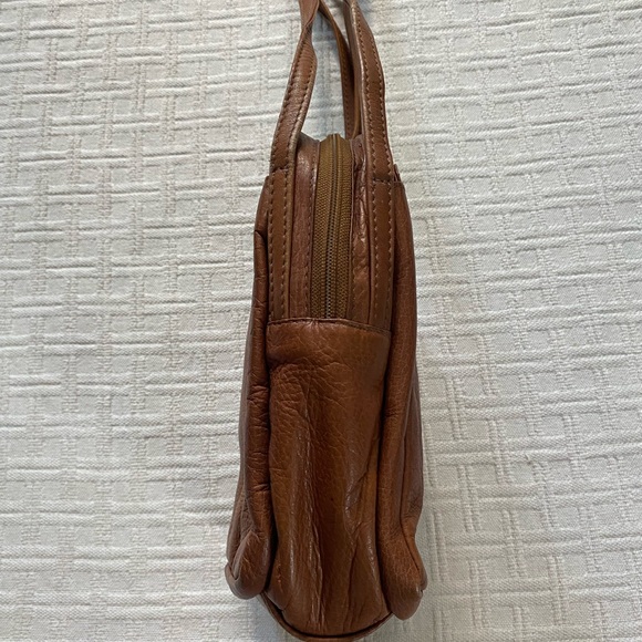 Hobo vintage brown leather purse. - Picture 4 of 12